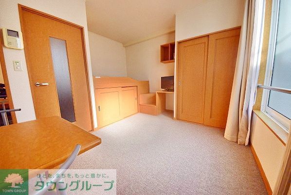 レオパレス雷塚の居間写真