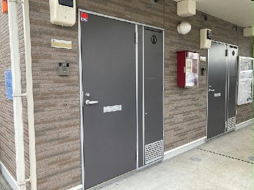 レオネクストラグレージュIIIの玄関写真