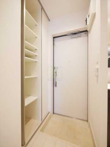 玄関　別部屋同一タイプ参考写真