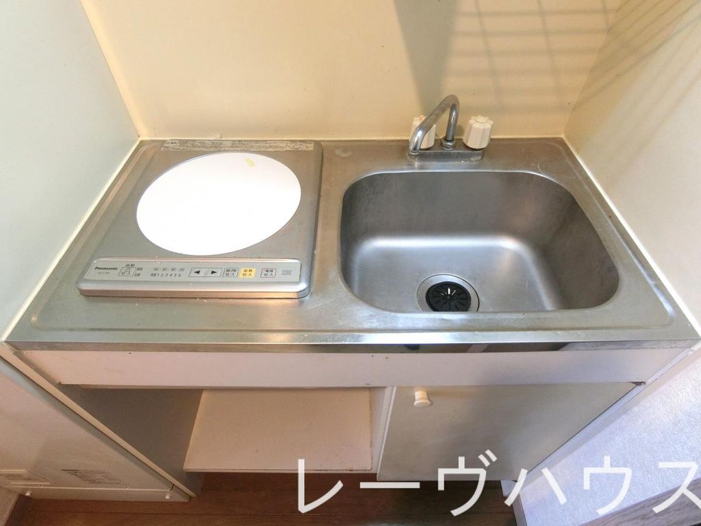 地下鉄空港線 唐人町駅 徒歩7分 8階建 築36年のキッチン写真