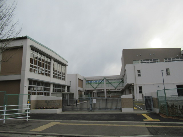 中学校　仙台市立岩切中学校（中学校）まで1295m