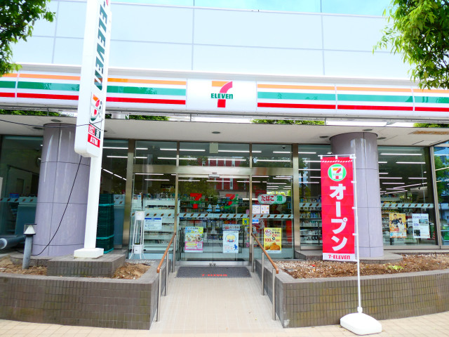コンビニ　セブン－イレブン　仙台榴ヶ岡駅前店（コンビニ）まで500m