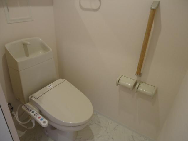 ホーク・フェザーのトイレ写真