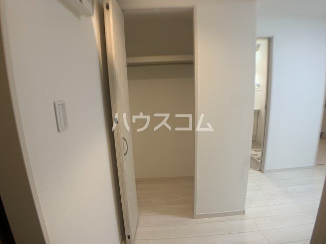ロイヤルメゾン幕張本郷の玄関写真