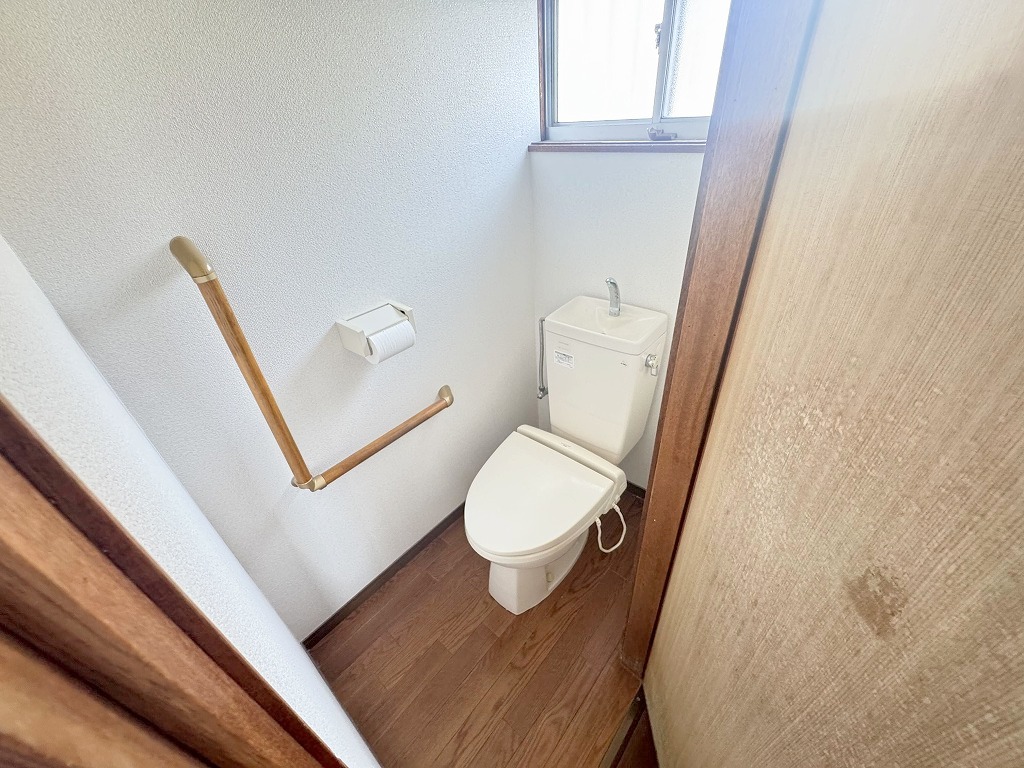 近鉄奈良線 瓢箪山駅 徒歩26分 2階建 築44年のトイレ写真