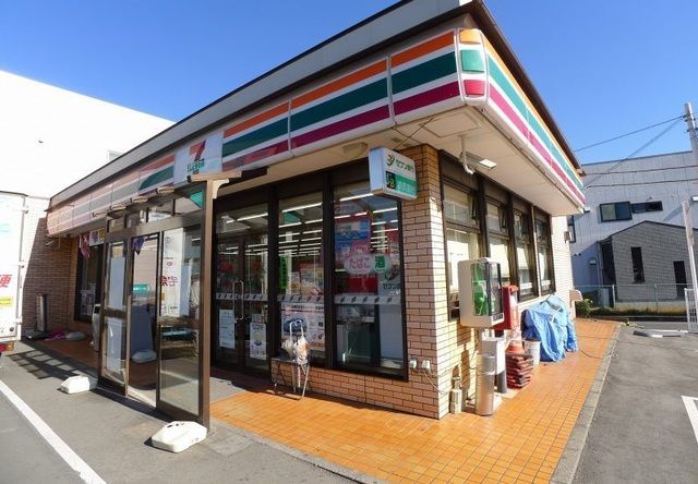 コンビニ　セブンイレブン桐生バイパス店（コンビニ）まで500m