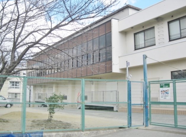 小学校　枚方市立菅原小学校（小学校）まで191m