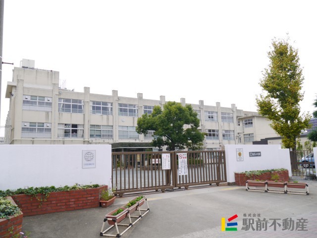 小学校　内浜小学校（小学校）まで700m