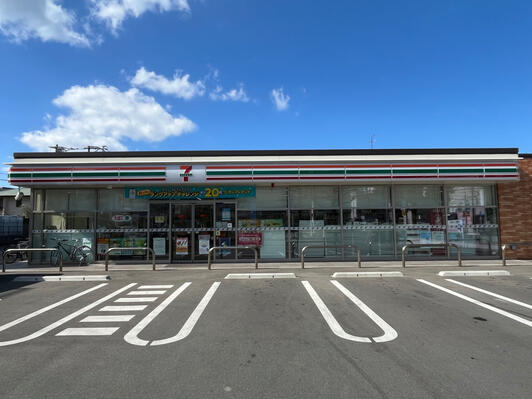 コンビニ　セブンイレブン 博多東雲町3丁目店（コンビニ）まで218m