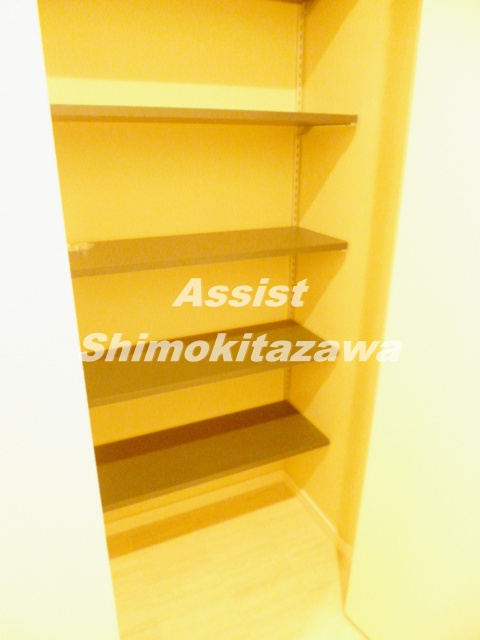ロイヤル三軒茶屋の玄関写真