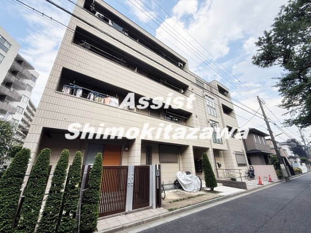 ロイヤル三軒茶屋の外観写真