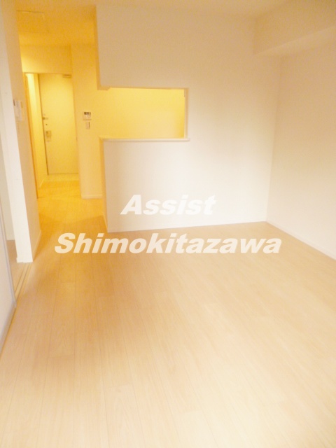 ロイヤル三軒茶屋の居間写真