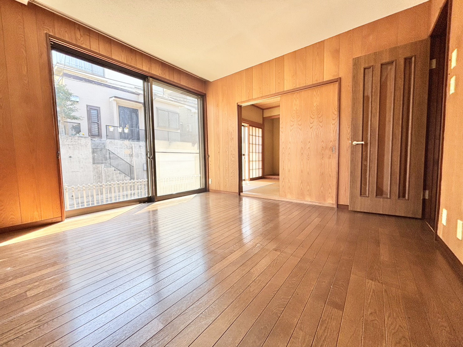 杉田6丁目戸建の居間写真