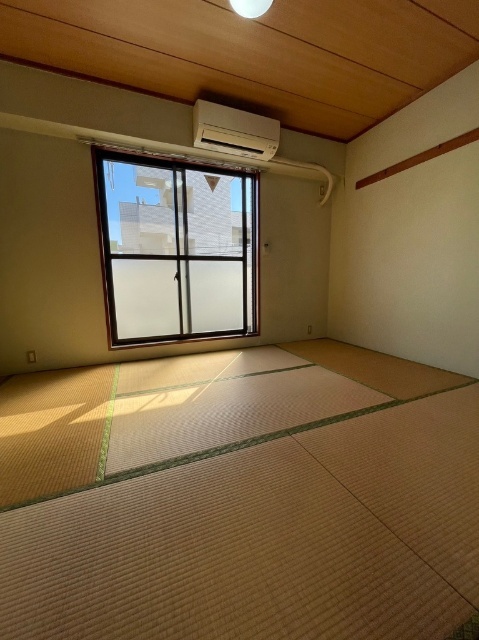 ルミエール蒔田の居間写真