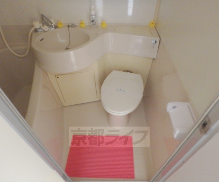 トイレ　トイレまわりもすっきりしています。