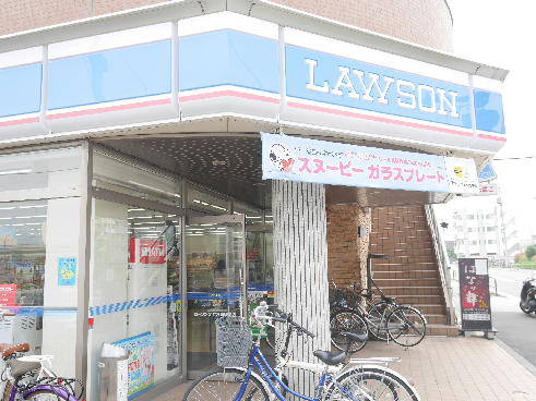 コンビニ　ローソン 足立六町駅前店（コンビニ）まで199m