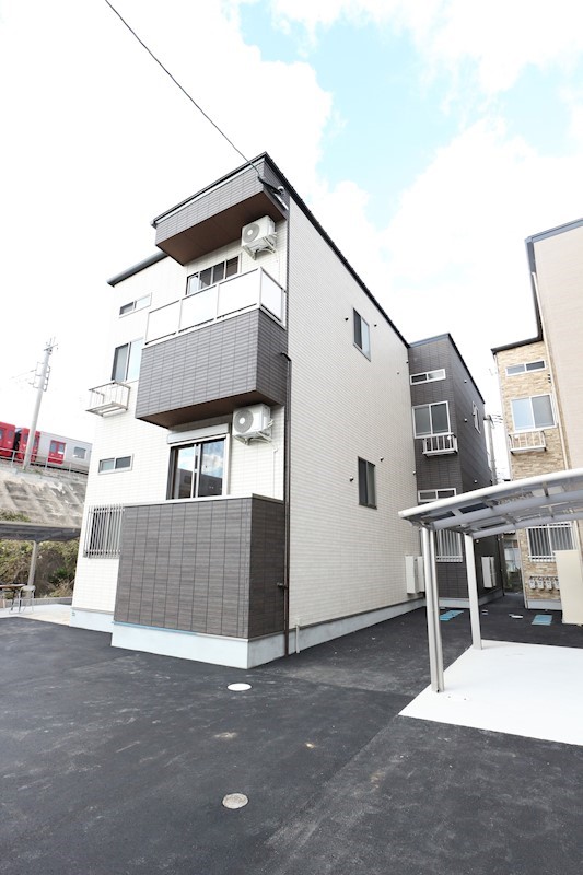 建物外観　トーマスリビングでは、全物件初期費用分割・クレジットカード利