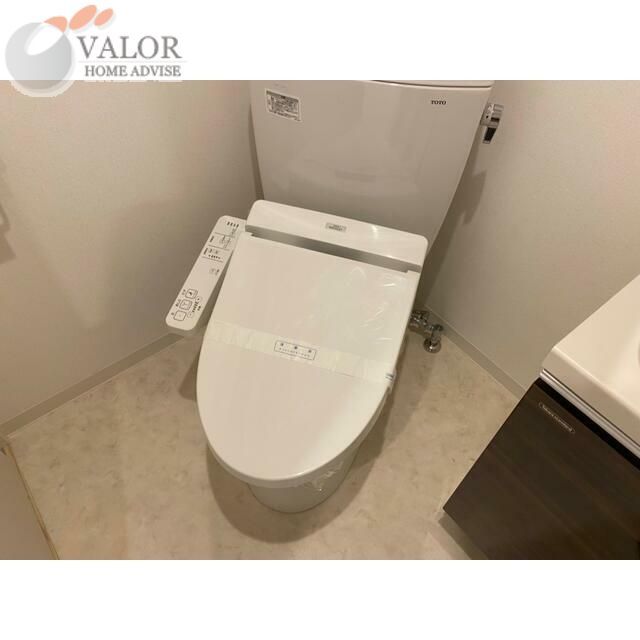 京急大師線 鈴木町駅 徒歩9分 7階建 築11年のトイレ写真