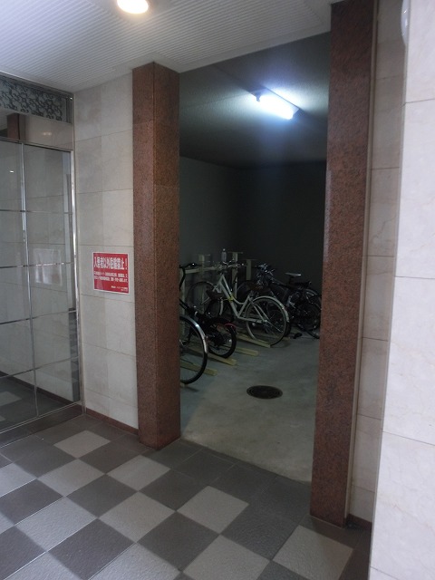 その他　屋根付き駐輪場