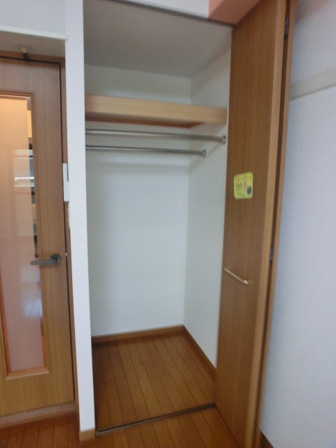 収納　別部屋の写真です。現況優先となります。