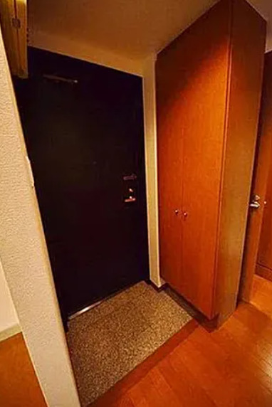 玄関　別部屋の画像を使用しております。