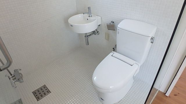 地下鉄谷町線 中崎町駅 徒歩7分 4階建 築52年のトイレ写真