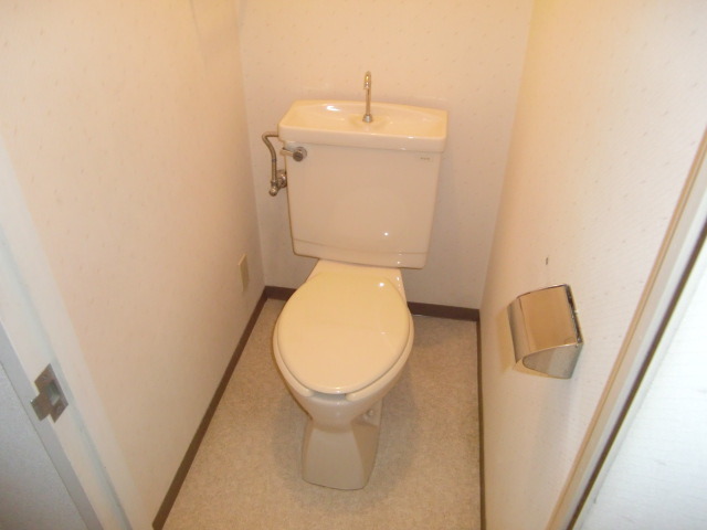ＪＲ東海道本線 六甲道駅 徒歩10分 4階建 築38年のトイレ写真