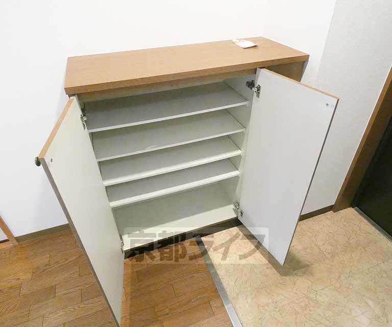 その他設備　靴収納付きの玄関