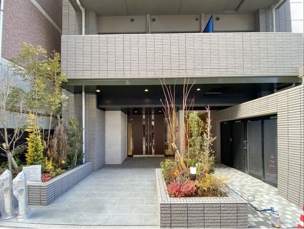エントランス　初期費用分割可★ご希望の場所まで無料送迎サービス付♪
