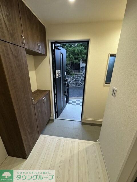 京成千原線 大森台駅 バス乗車時間：32分 最寄りバス停で下車 徒歩3分 2階建 築1年の玄関写真
