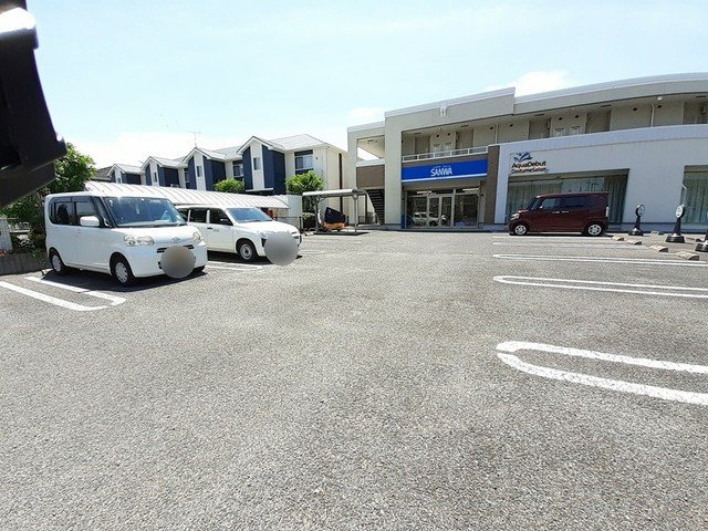 駐車場　駐車場完備です