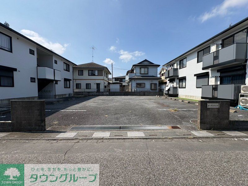 建物外観　駐車場
