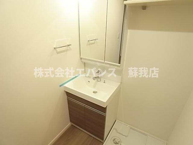 洗面設備　独立洗面台あり、毎朝おしゃれに忙しい女性の方におすすめです
