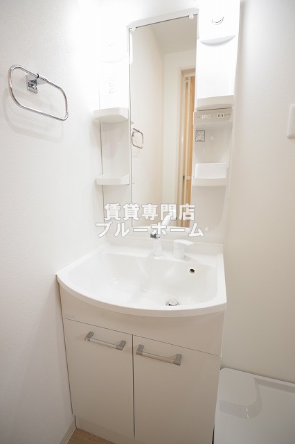洗面設備　洗面所も収納豊富！