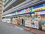ドラックストア　どらっぐぱぱす 西新宿店（ドラッグストア）まで100m