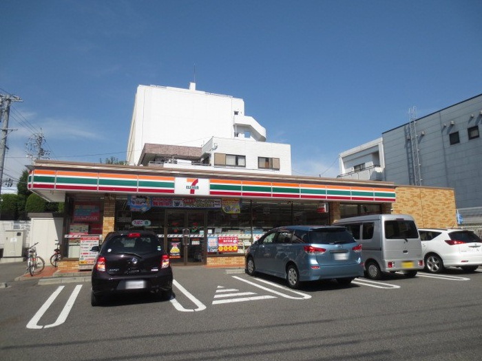 コンビニ　セブンイレブン名古屋高社２丁目店（コンビニ）まで240m