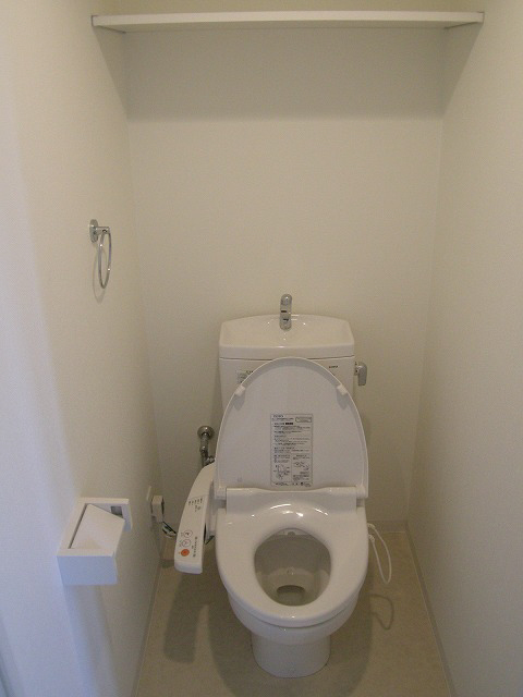 地下鉄谷町線 南森町駅 徒歩7分 13階建 築20年のトイレ写真