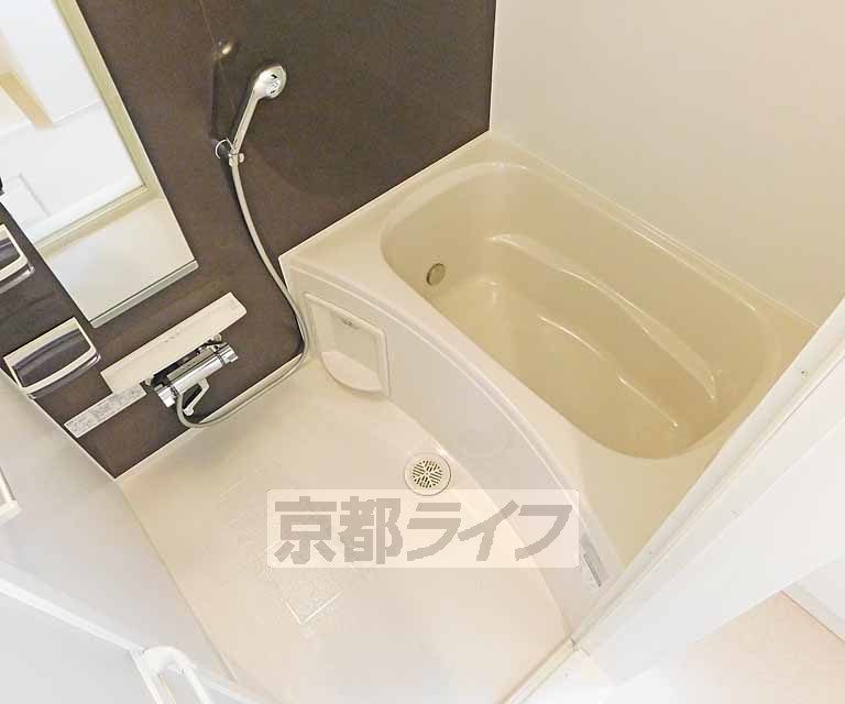バス・シャワールーム　鏡も大きめ～！