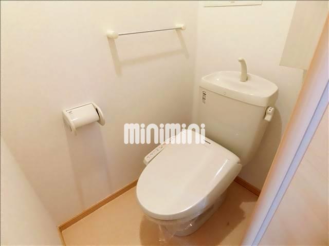 トイレ　温水洗浄便座付きのトイレです。