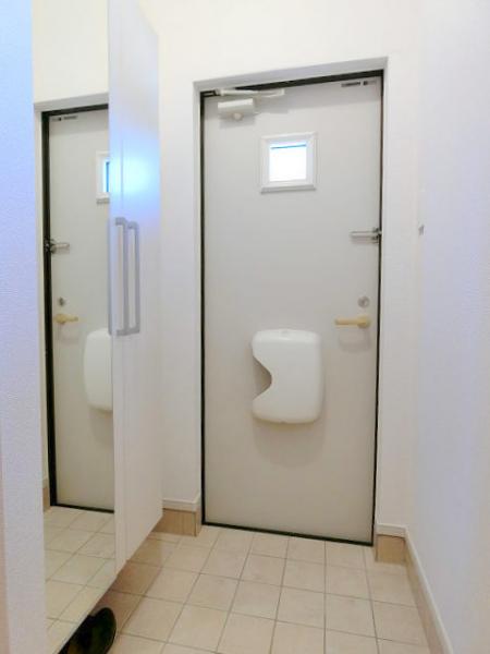 玄関　※写真は別のお部屋のイメージです。現状優先。