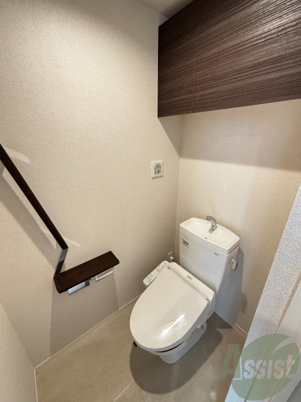 トイレ　トイレはウォシュレット機能付きです。安心して使用できますね。