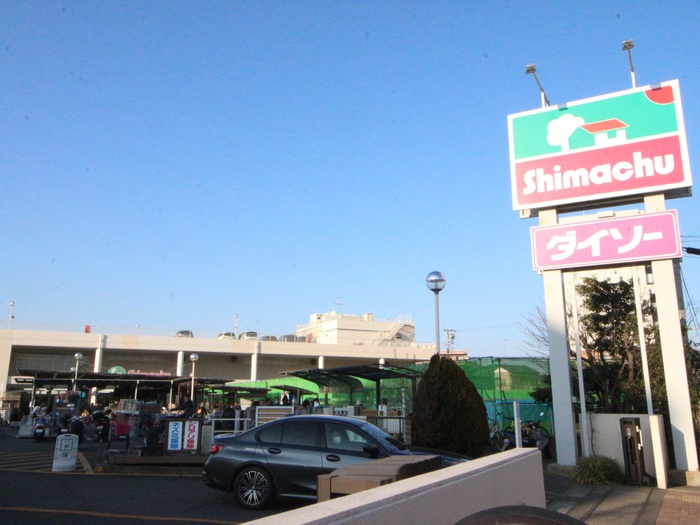 ホームセンター　島忠ホームズ（ホームセンター）まで689m