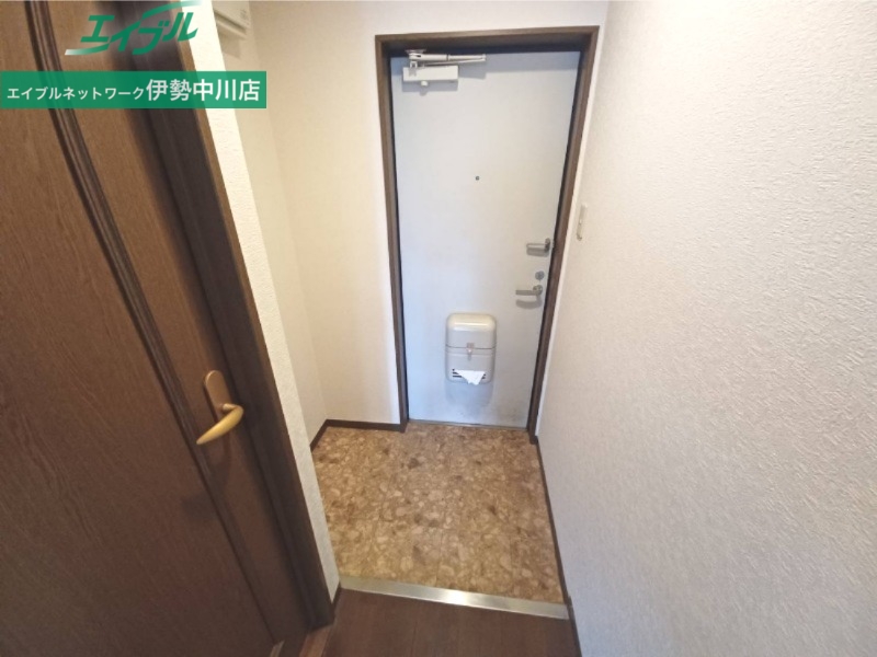 玄関　同型別部屋の写真です