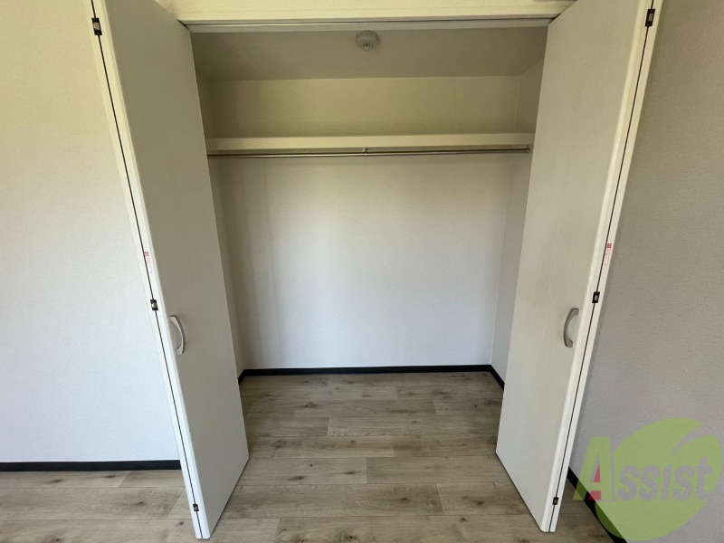 収納　寝室の収納です。部屋がすっきり片付きます。
