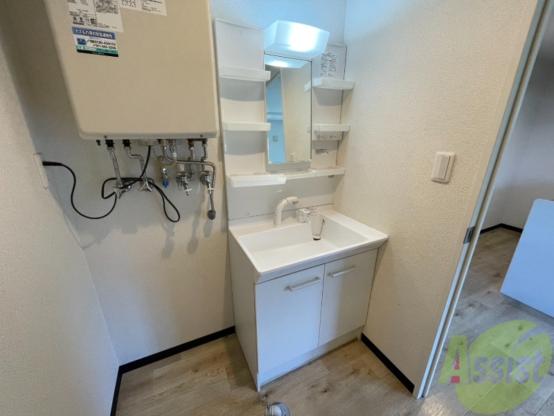 洗面設備　シャンプードレッサー。身支度はここでばっちりですね。