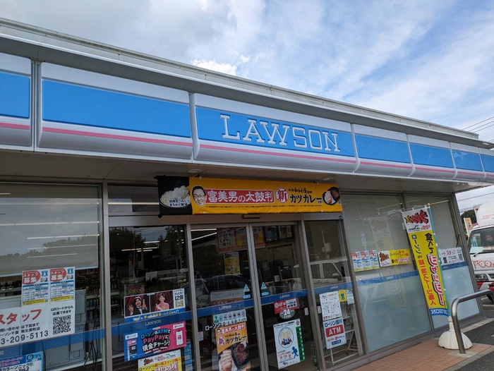 コンビニ　ローソン（コンビニ）まで900m