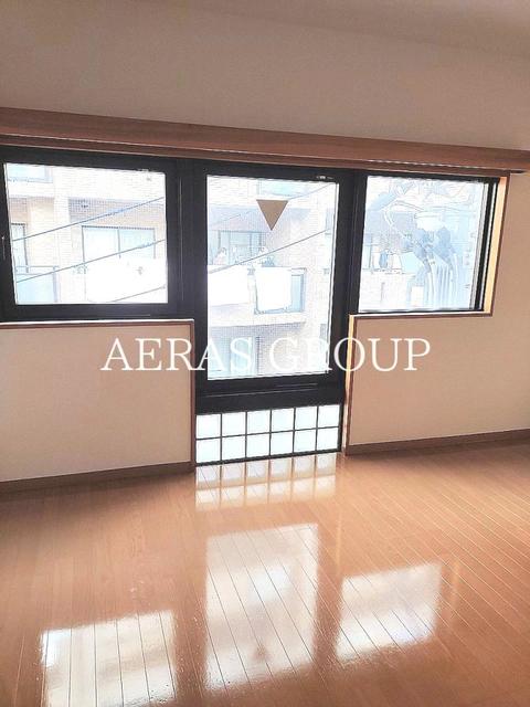 居室・リビング　参考写真　同物件別部屋