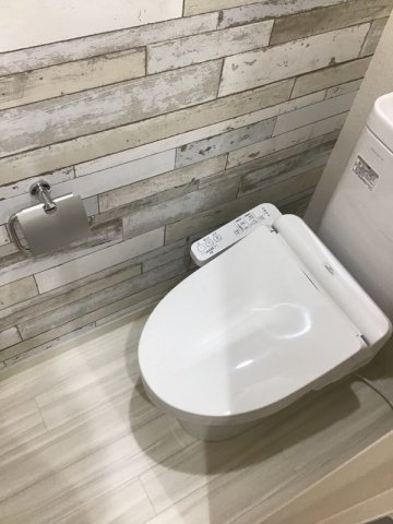 トイレ　温水洗浄便座付きのトイレです♪