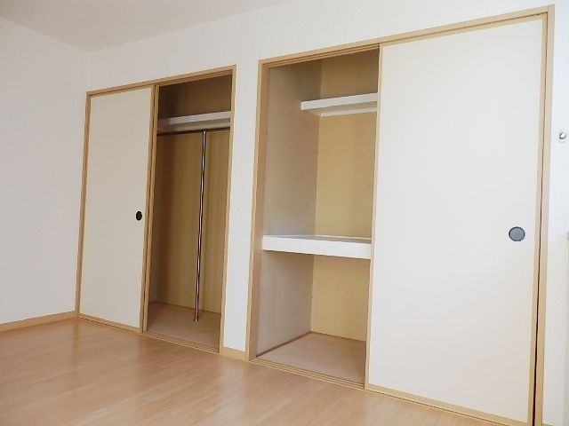 収納　収納は間口広く収納力があります