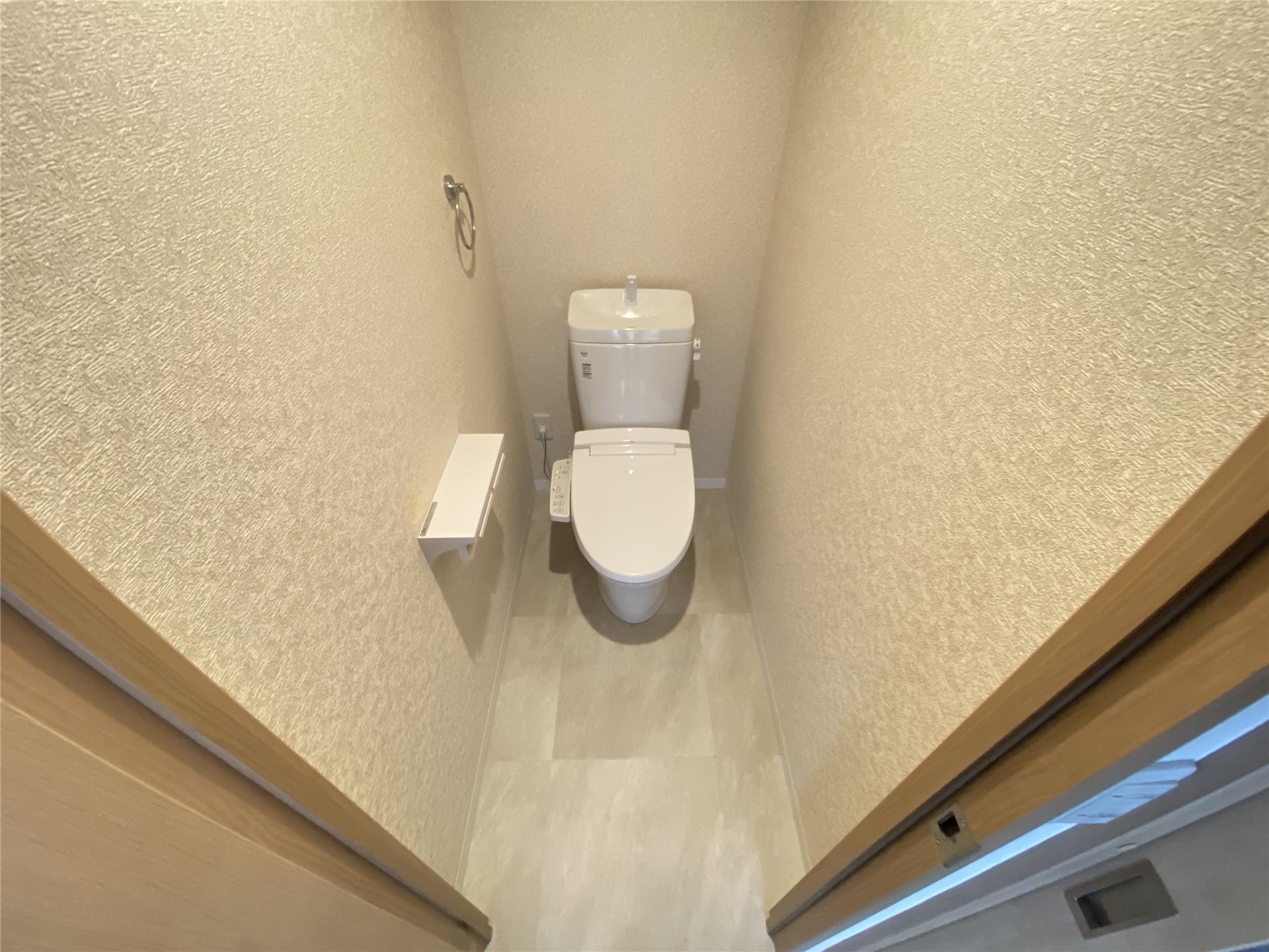 トイレ　温水洗浄便座付きの洋式トイレです♪